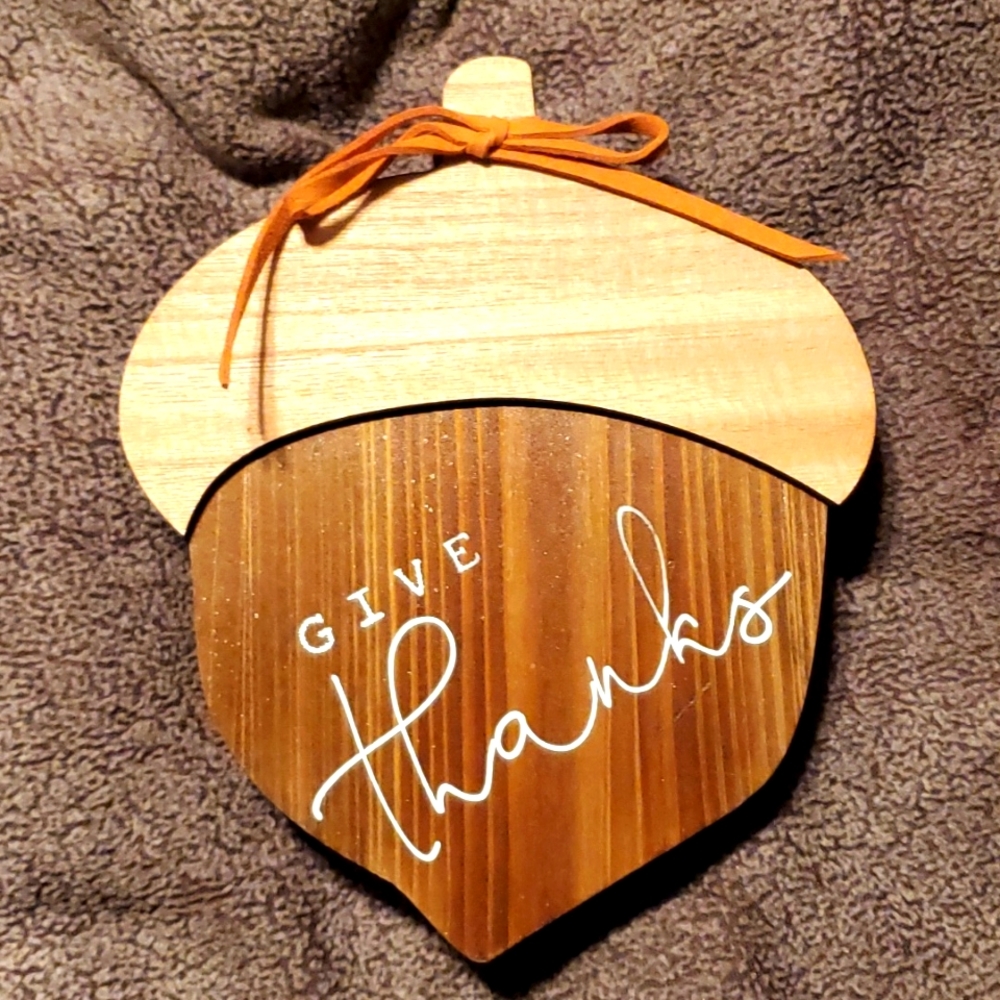 Acorn Wood Sign "Give Thanks"